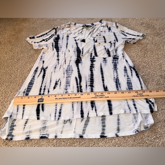 Rock & Republic Women's Tie-Dye V-Neck Top. Size M - Picture 6 of 10